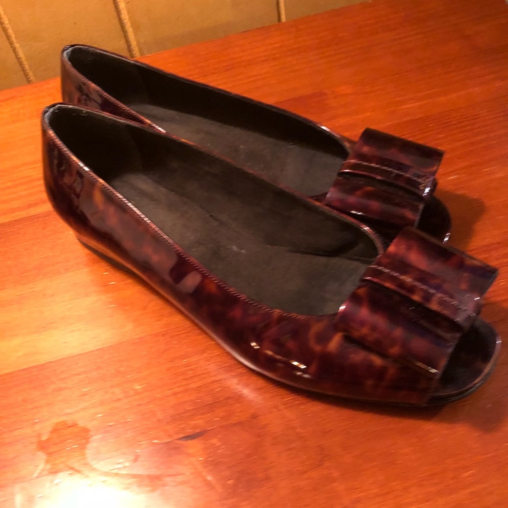 Stuart Weitzman tortoise patent leather shoes